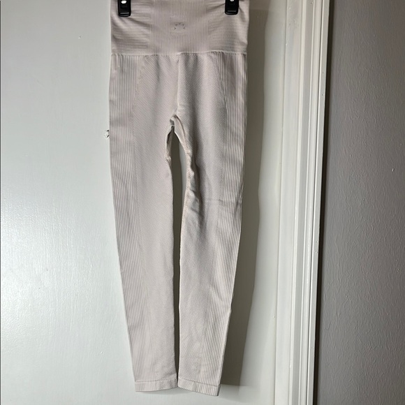 Anthropologie Leggings Seamless Design - Picture 2 of 15